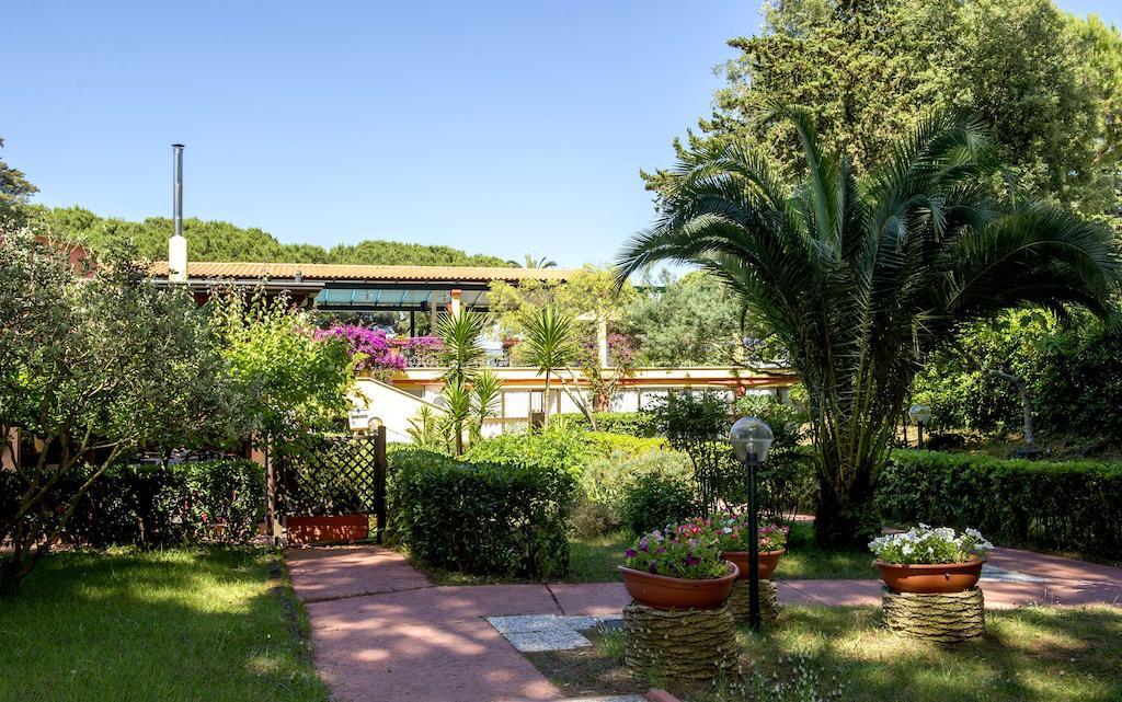 La Serra Holiday Village & Beach Resort Baia Domizia Exterior foto